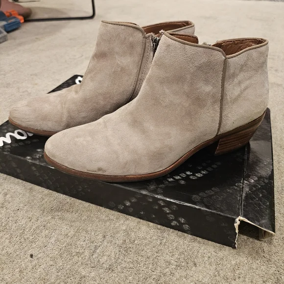 Sam Edelman Taupe Suede Block Heel Ankle Booties, Sz 7 - Picture 6 of 8